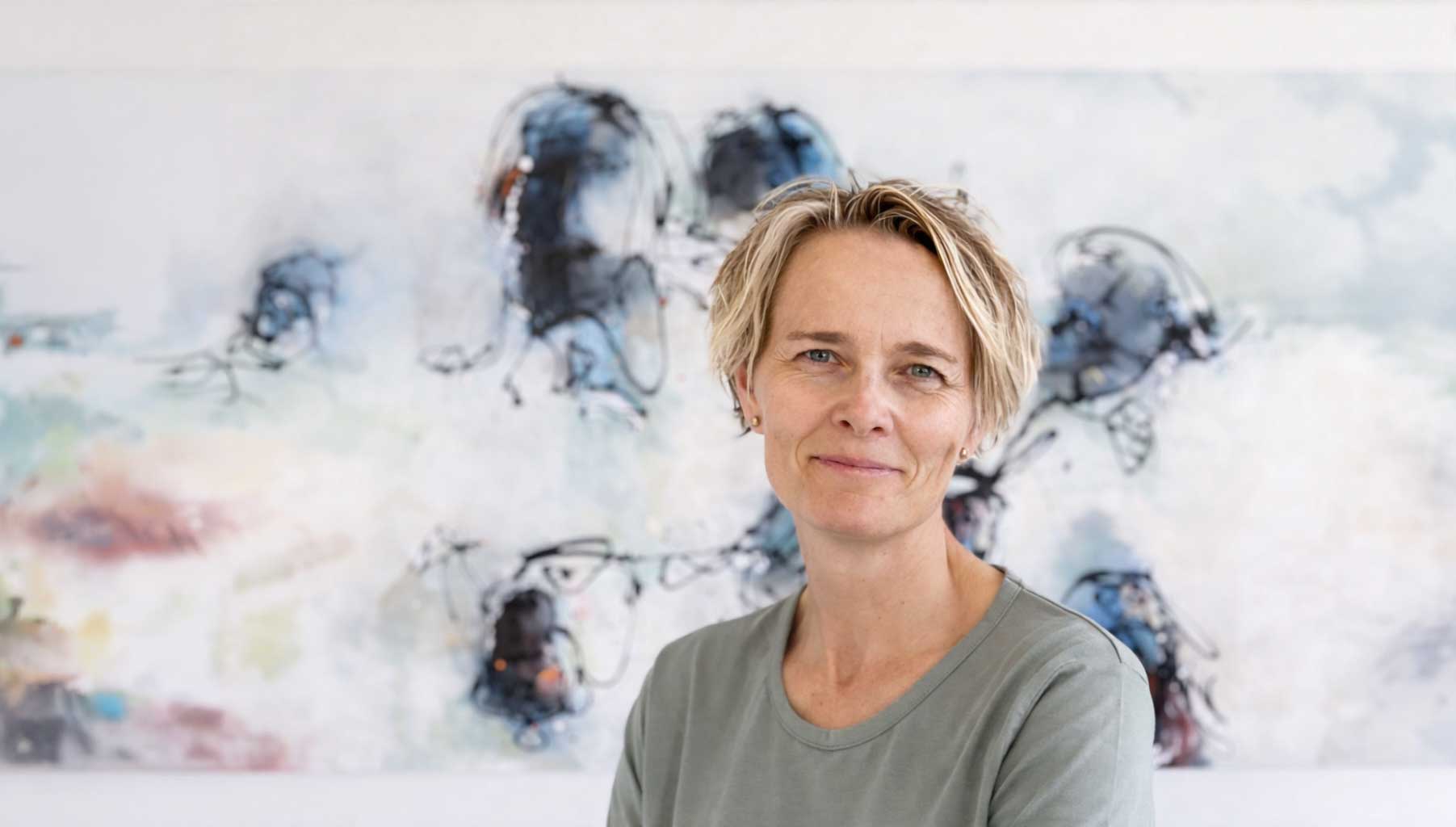 Majken-portræt-billede-low Portræt af Majken Højrup Wiborg, læge og sexolog med Ph.D., ejer af Klinik for Sexologi i Esbjerg – smilende billede i professionel kontekst